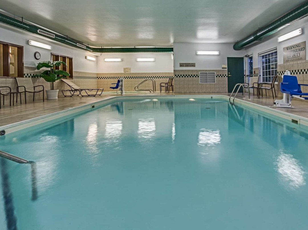 Country Inn & Suites by Radisson, Charleston South, WV主图