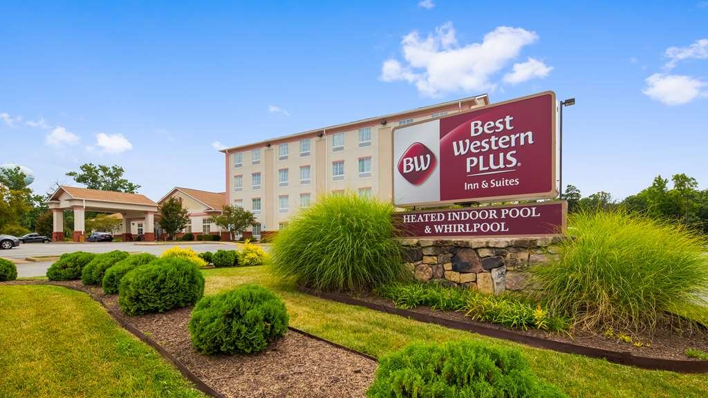 Best Western Plus Crossroads Inn & Suites-官方
