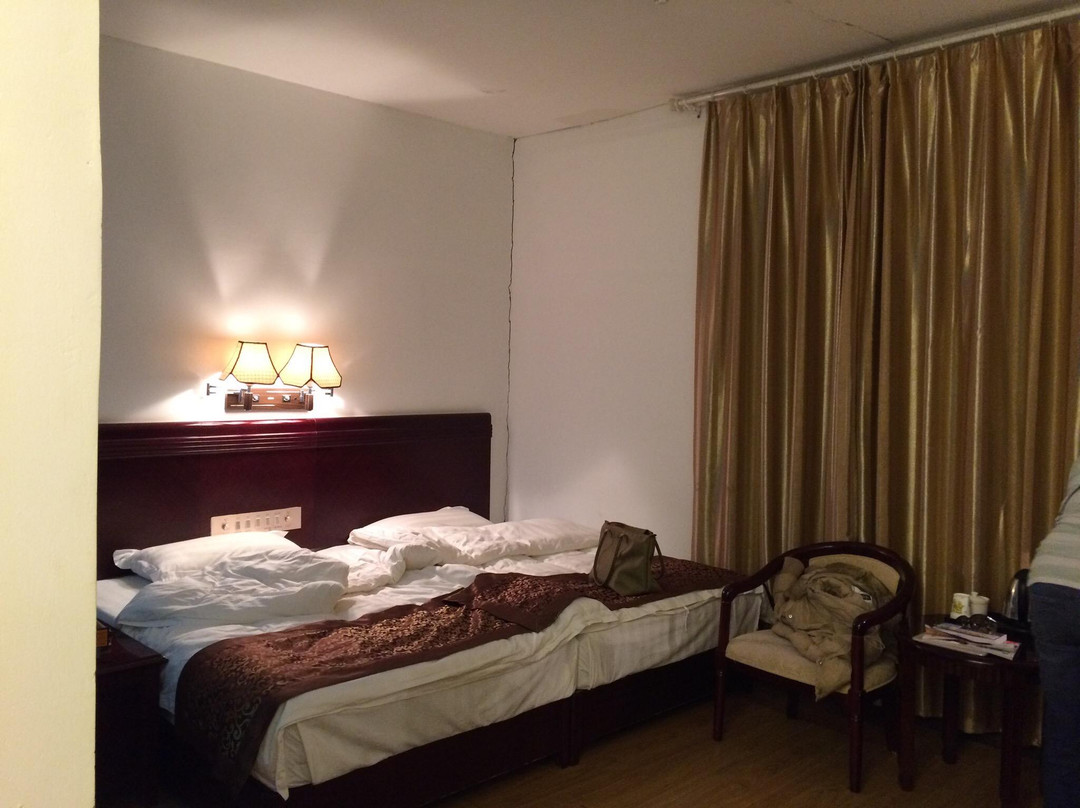 浪巴铺土林宾馆主图