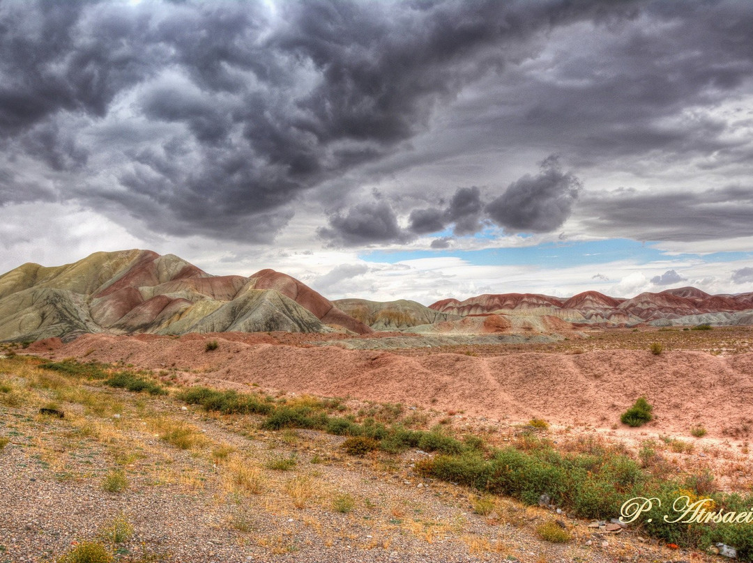 Colorful Mountains of Tabriz景点图片