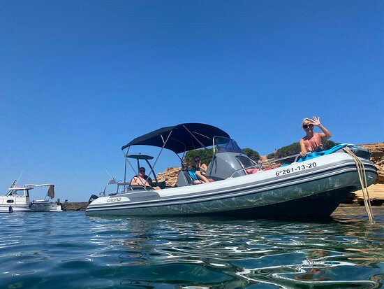 Mallorca Boat Hire-阿尔库迪亚港必去景点