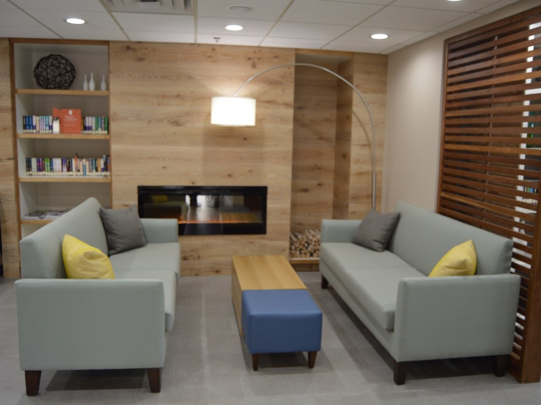 北点购物中心康福特套房酒店