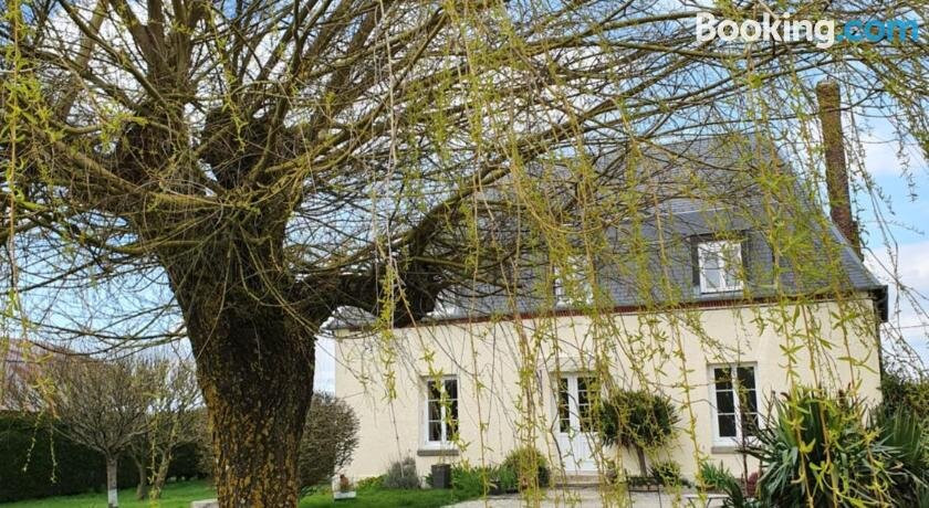 Au Petit Paradis主图