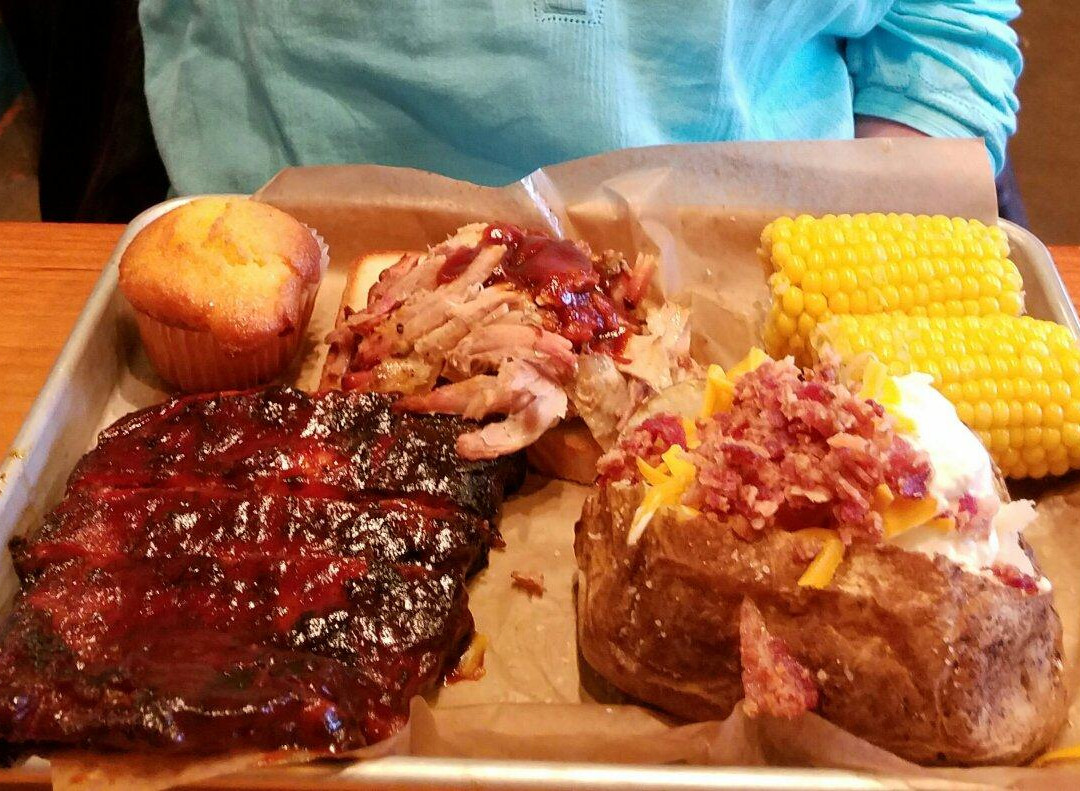 Addison餐馆和美食-Famous Dave's Bar-B-Que