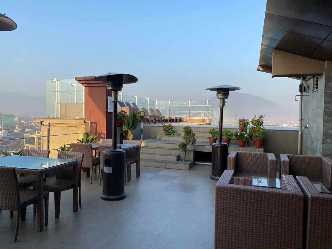 香巴拉酒店主图