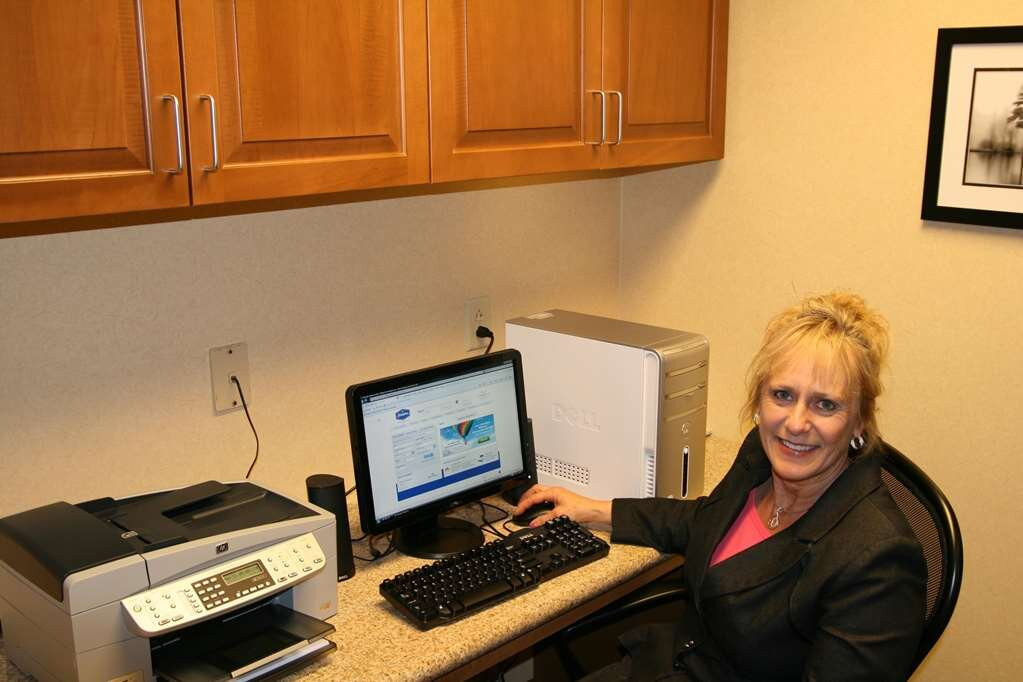 Hampton Inn & Suites Warren主图