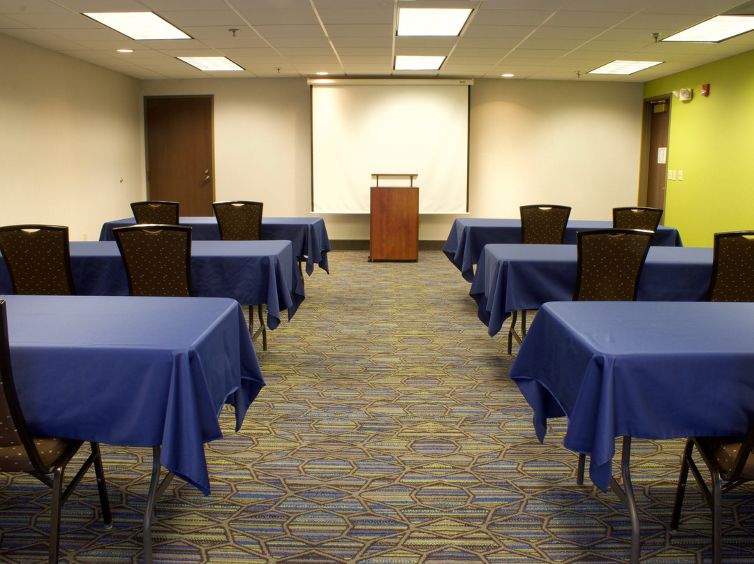 Holiday Inn Express & Suites St. Paul Ne (vadnais Heights) By IHG主图