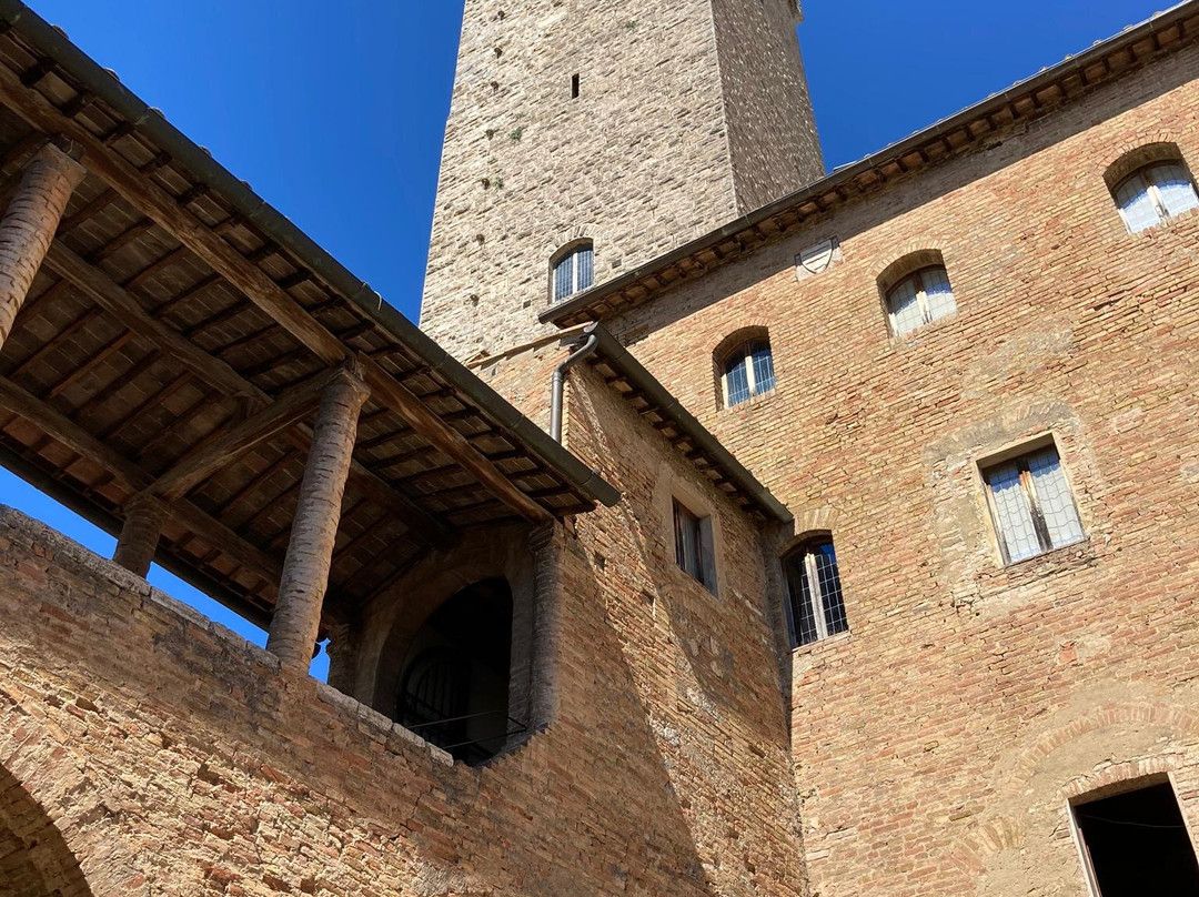 Piazza Della Cisterna-圣吉米尼亚诺必去景点