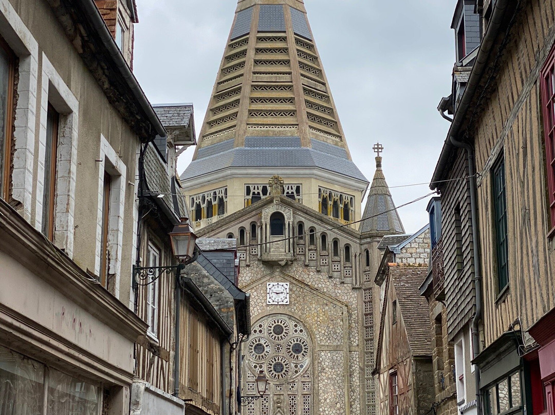 Église Saint-Julien-Domfront必去景点