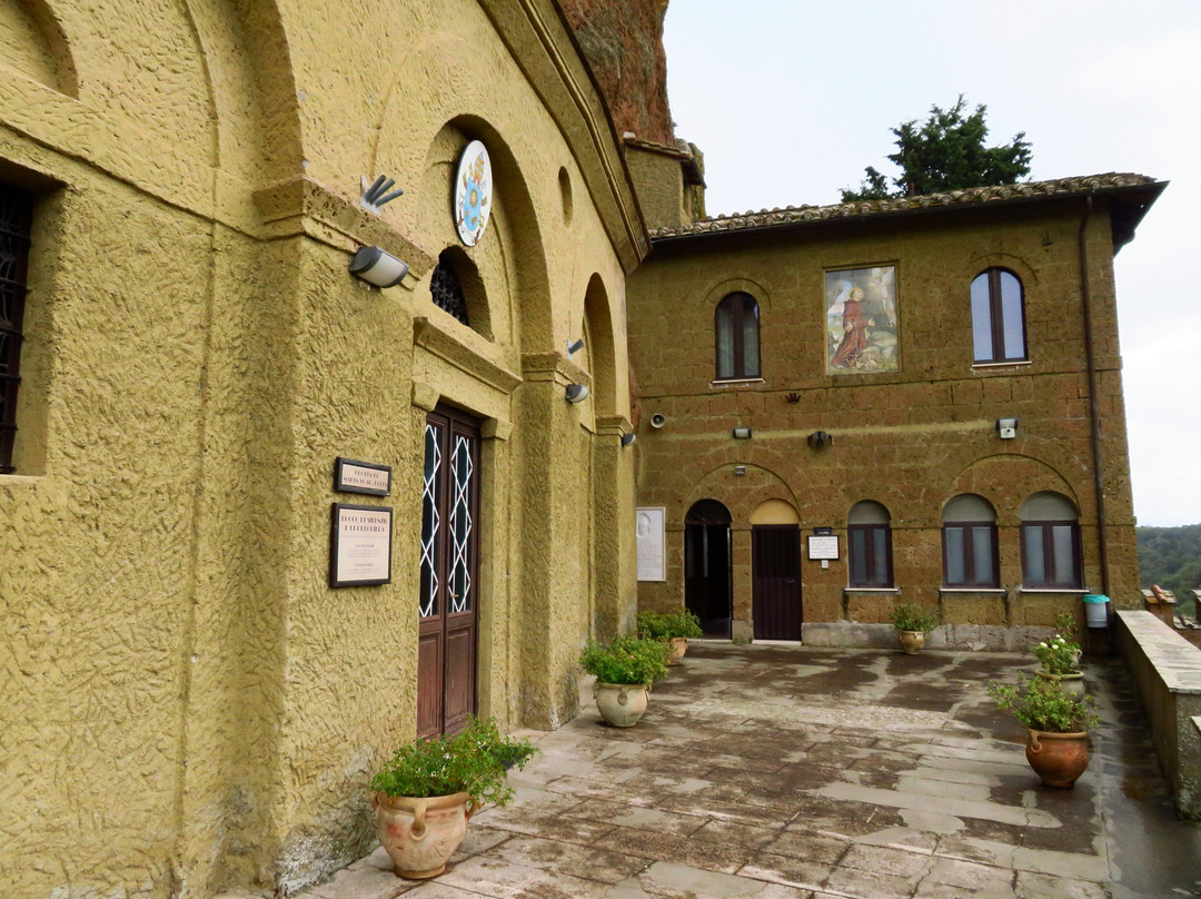 Pontificio Santuario Maria SS. "ad Rupes"景点图片