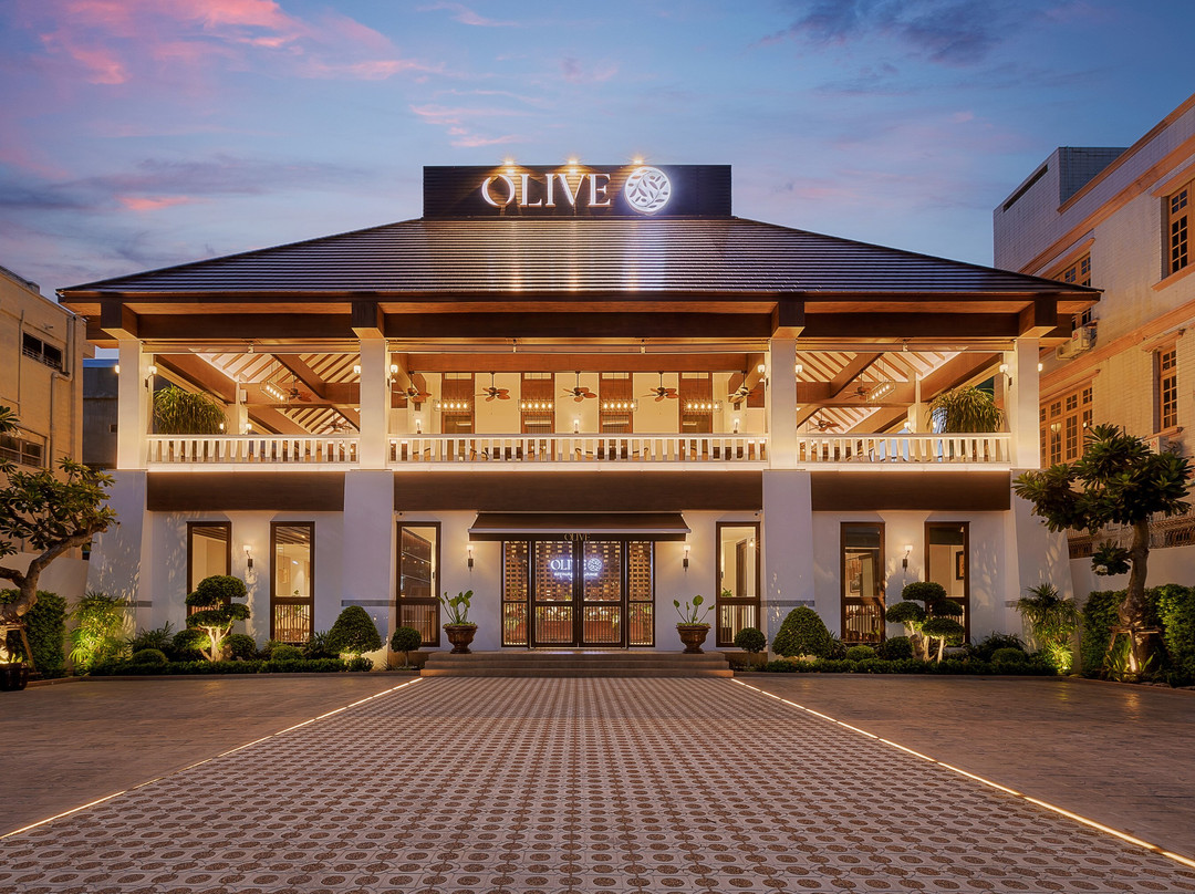 OLIVE Restaurant and Lounge
