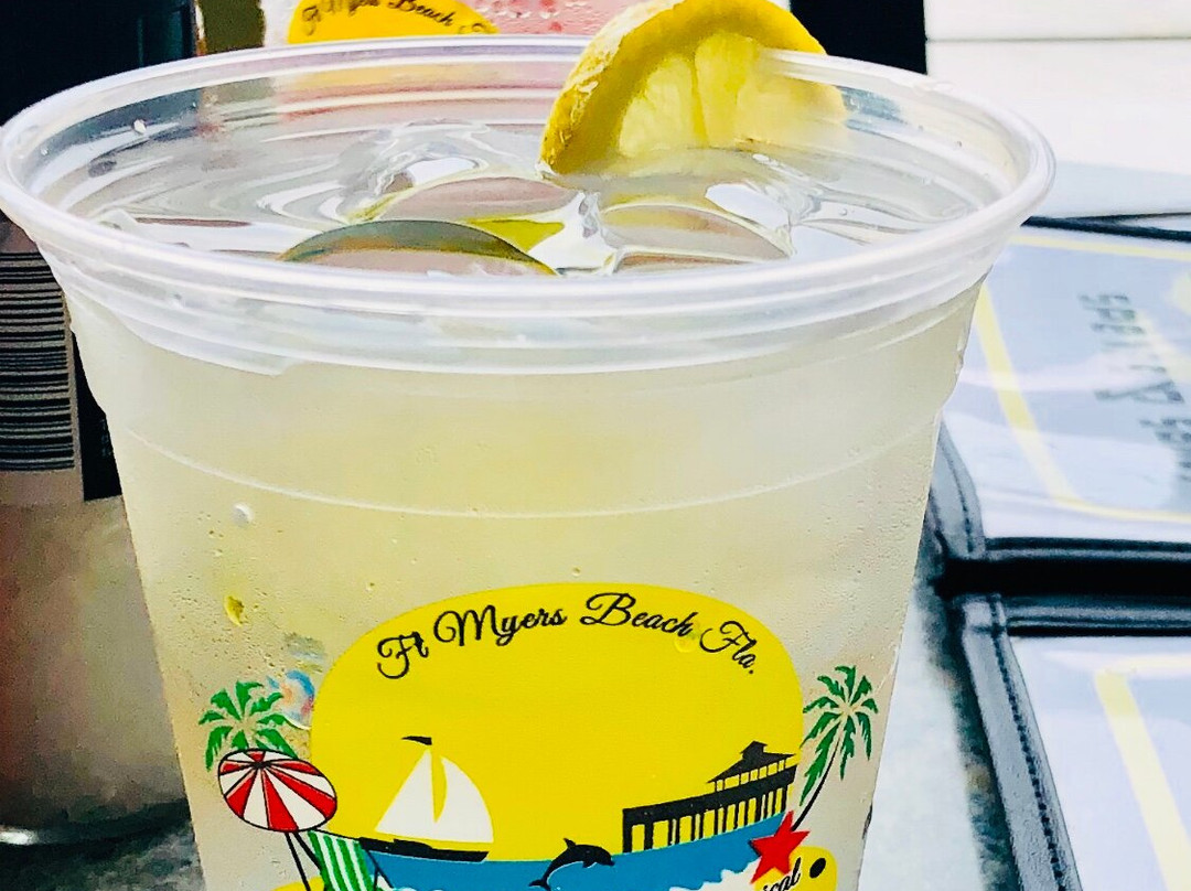 Times Square-迈尔斯堡海滩必去景点