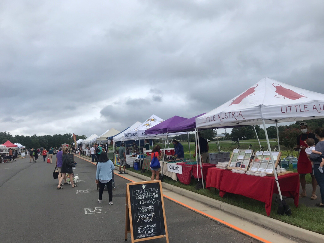 Loudoun Station Farmers Market景点图片