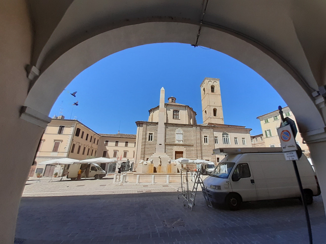 Piazza Federico II-杰西必去景点