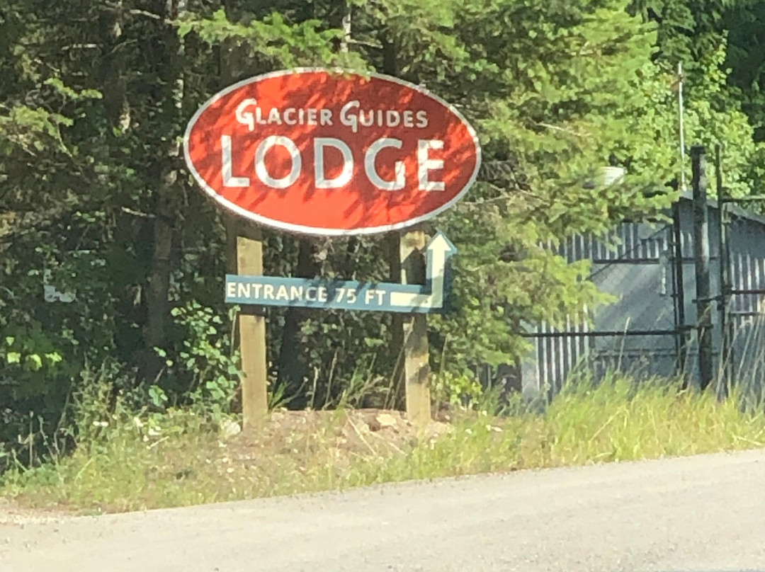 Glacier Guides Lodge主图