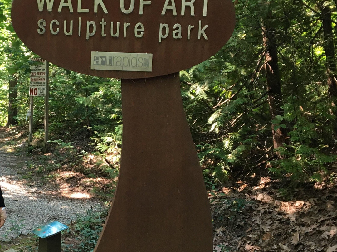 Walk Of Art At The Elk Rapids Day Park景点图片