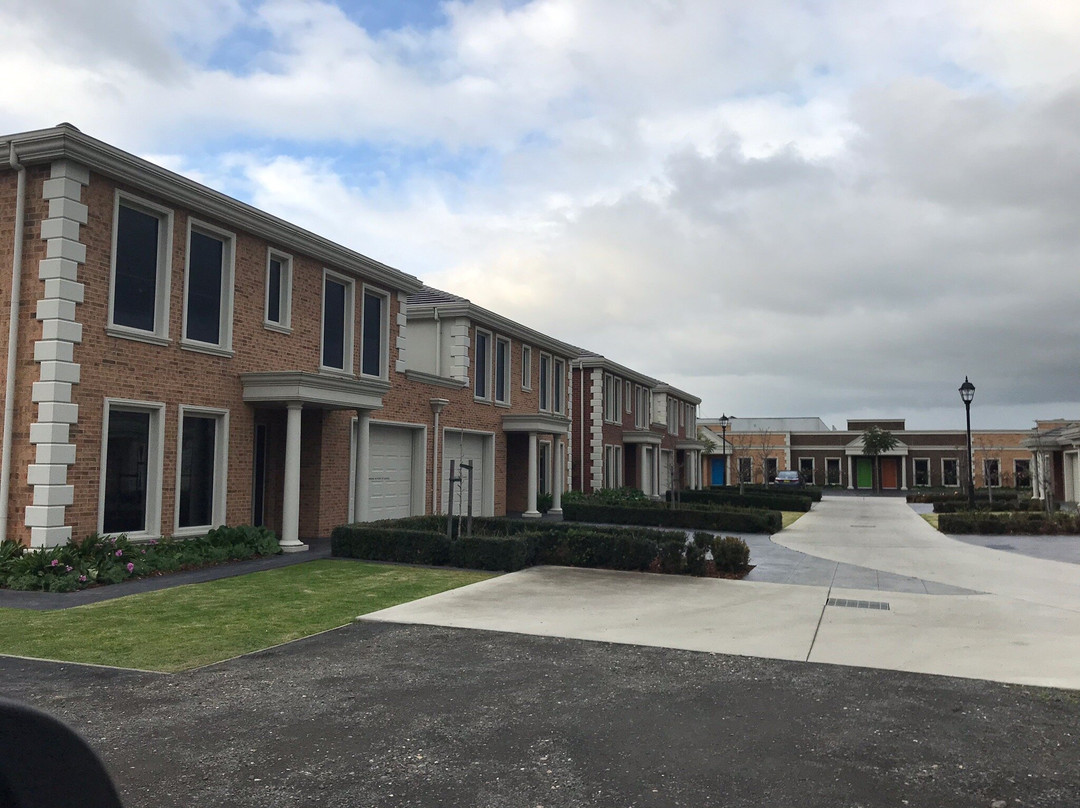 Mansi on Raymond主图