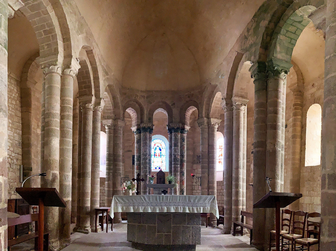 Eglise Saint Sauveur de Givre en Mai景点图片