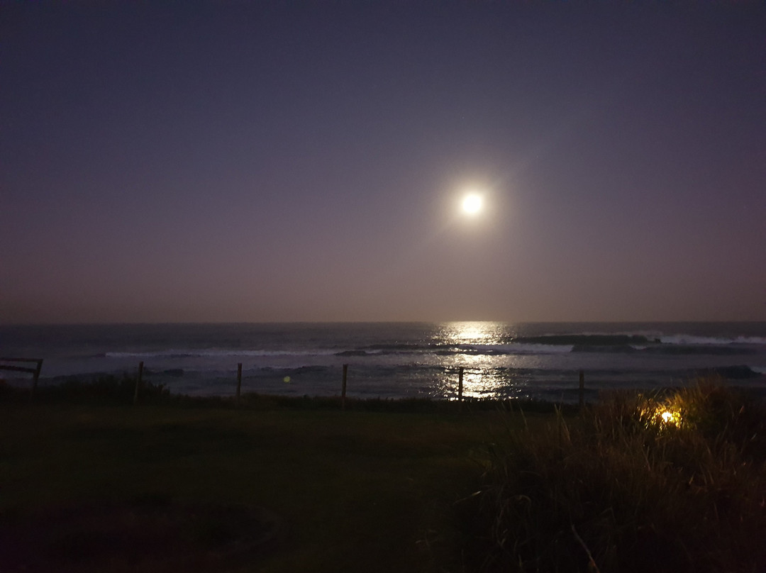 蓝礁湖海滩度假酒店主图