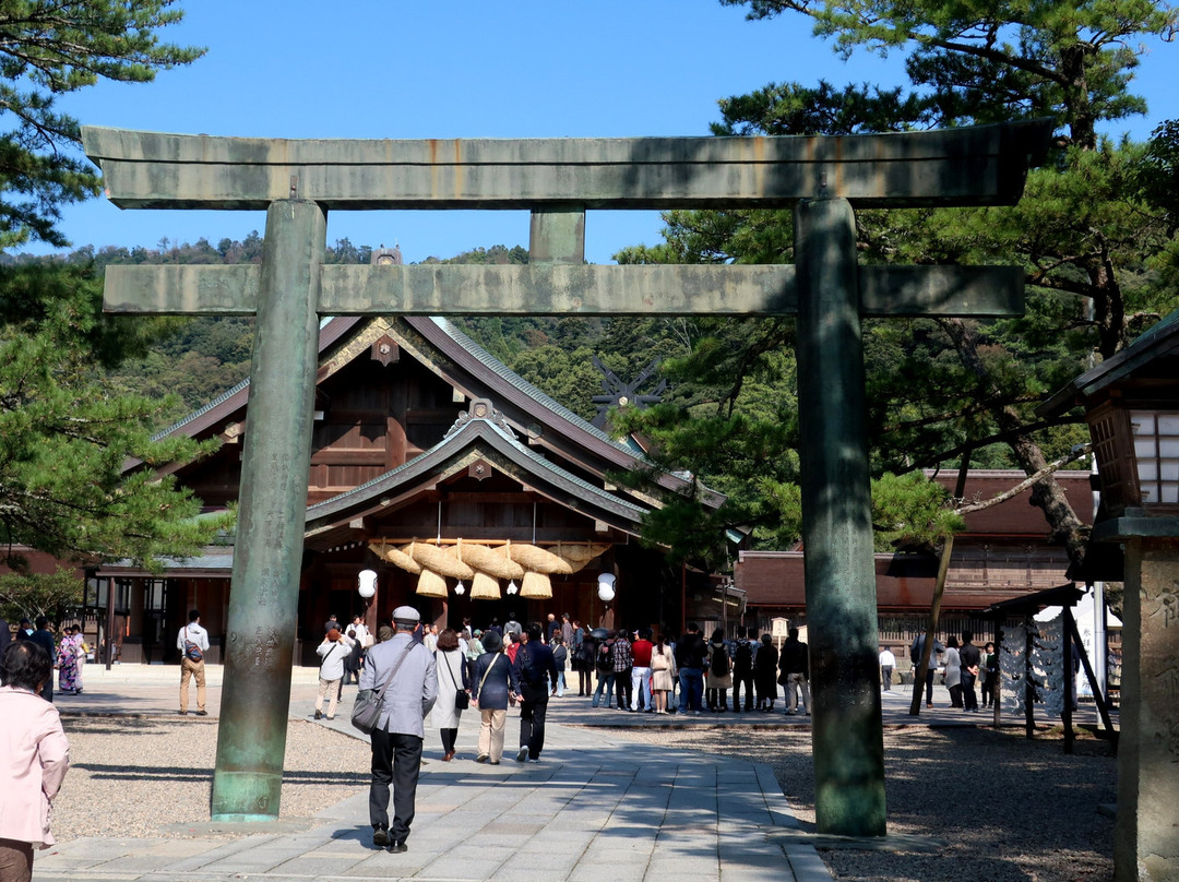 Izumo Taisha Shrine Bronze Torii-出云市必去景点