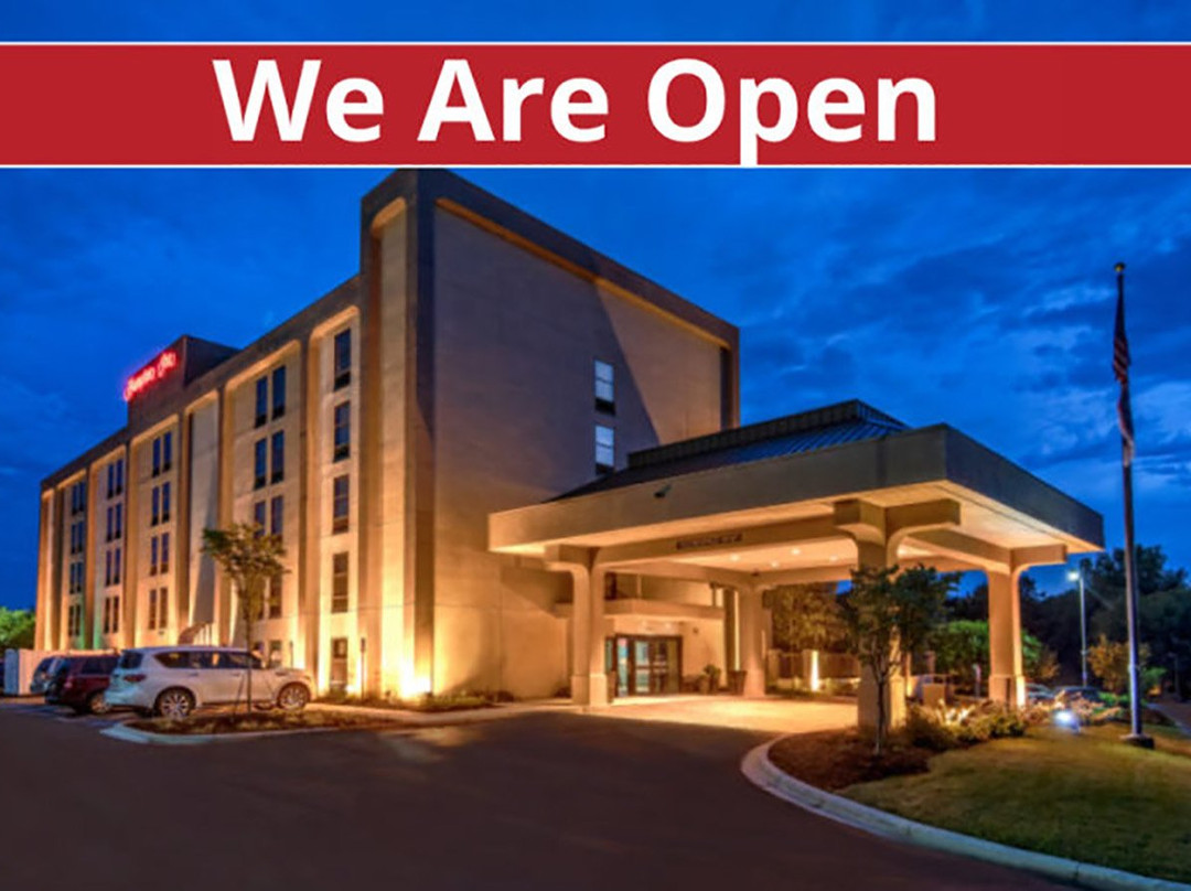 夏洛特/马修斯希尔顿恒庭酒店主图