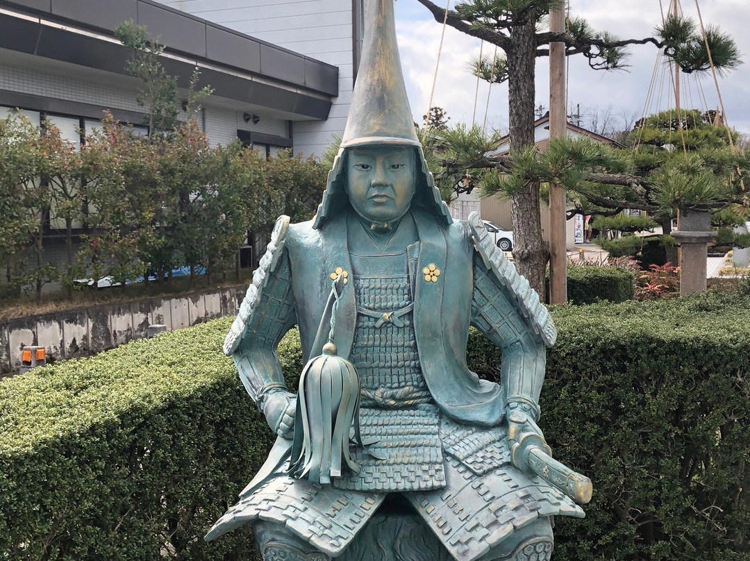 Maeda Toshinaga Statue-高冈市必去景点