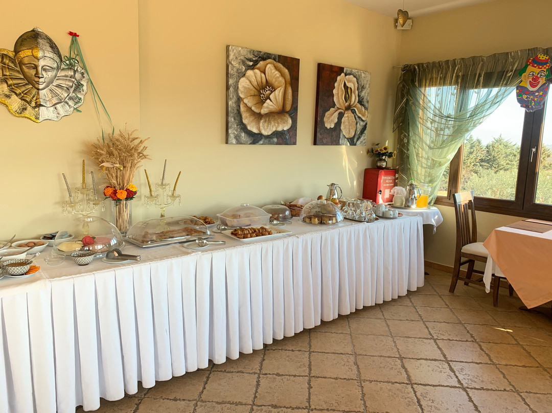 Petrinos Lofos主图