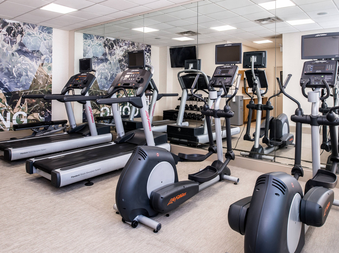 亨茨维尔市中心SpringHill Suites酒店主图