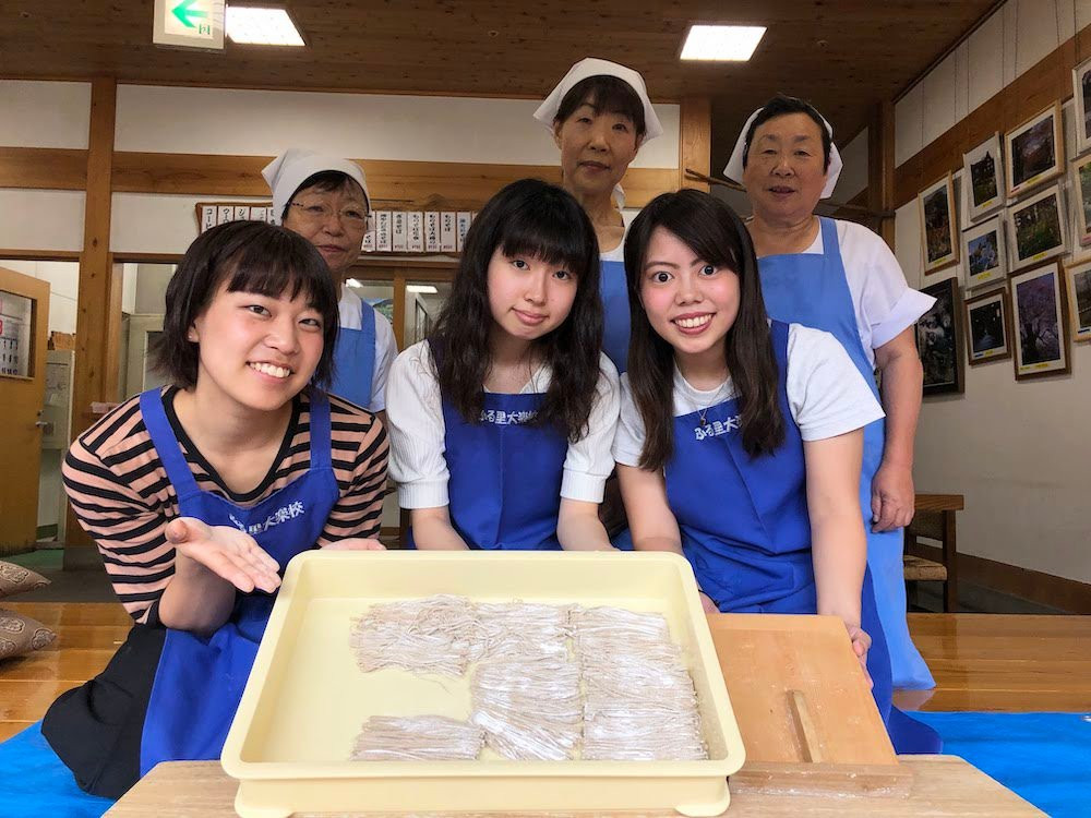 Kayabuki no Yakata主图