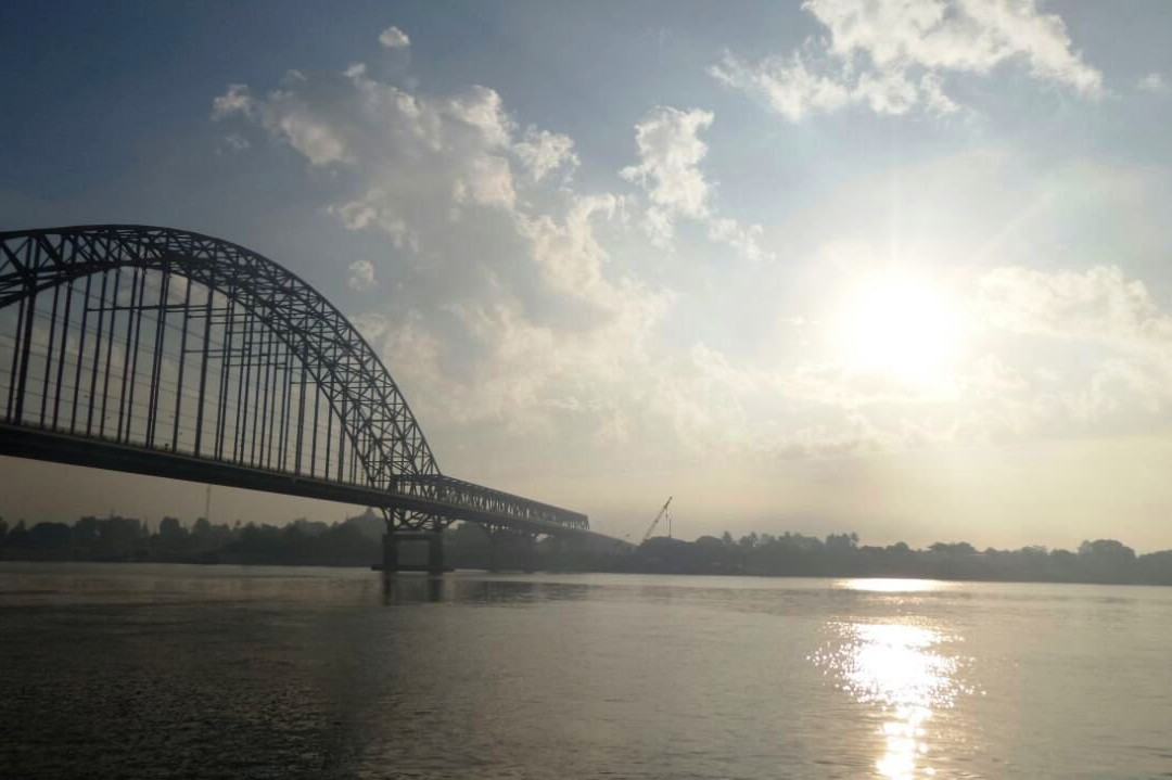 Irrawaddy Bridge景点图片