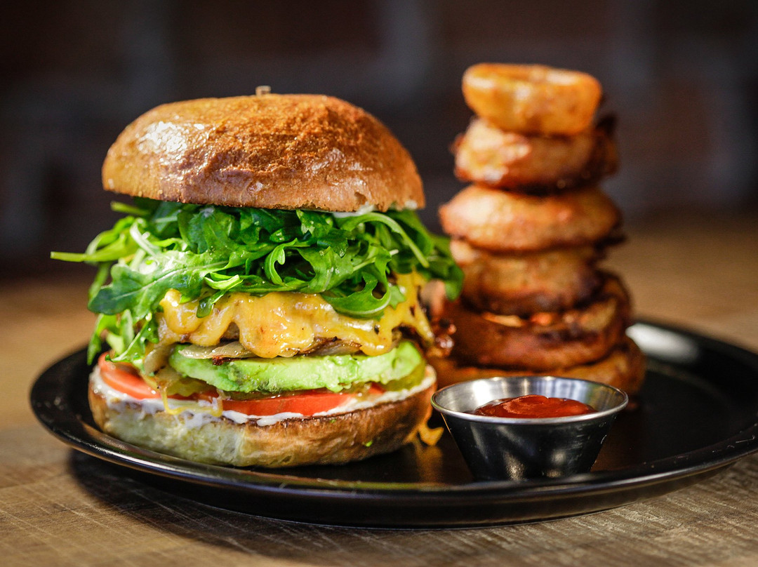 Schmooze Bar and Breakfast