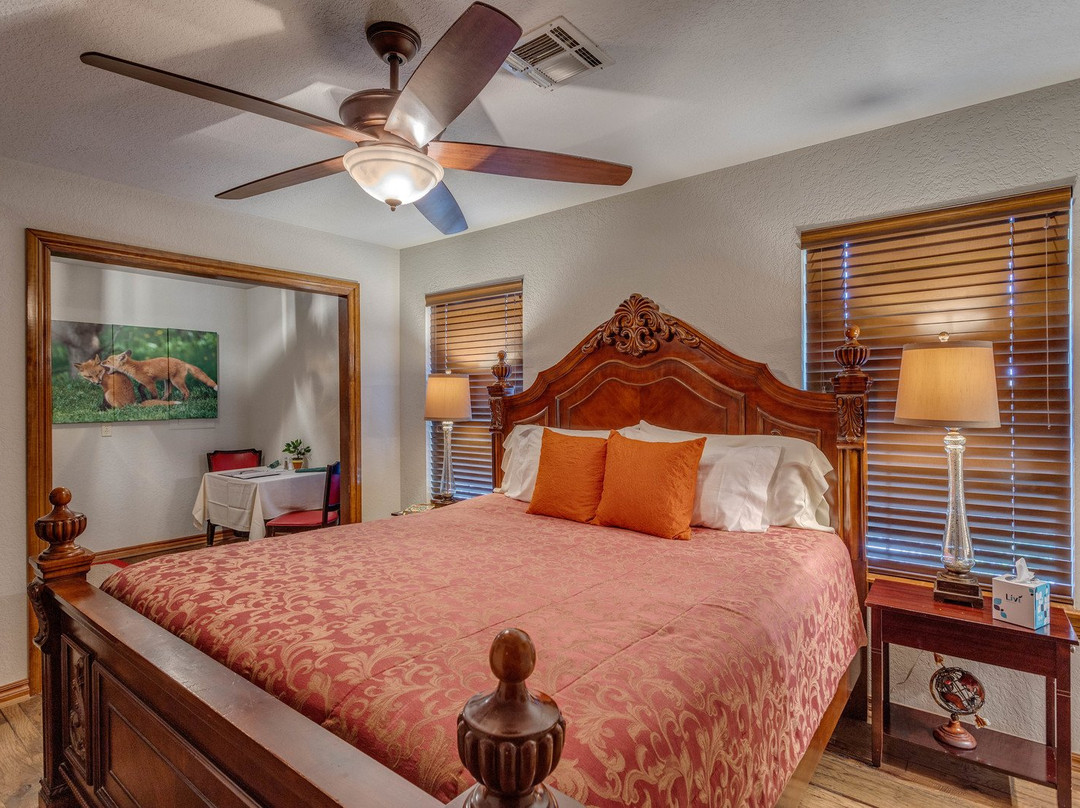 Whispering Pines Bed and Breakfast主图