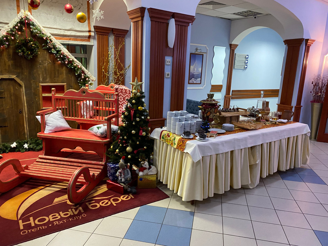 Novy Bereg Hotel Yacht Club主图