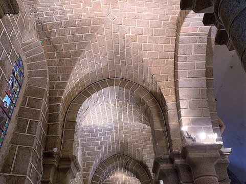 Eglise Saint-Maurice-Confolens必去景点