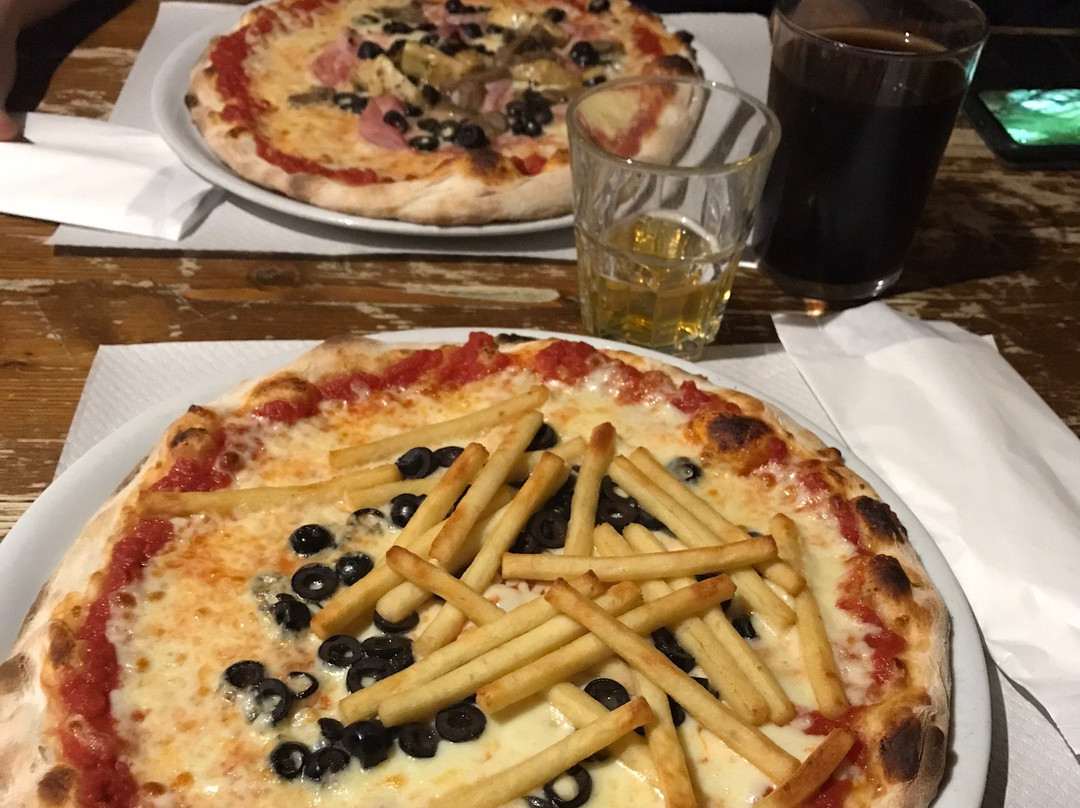 Wally's Pub-托尔托纳必去景点