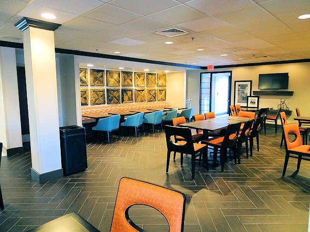 Hampton Inn Boston/Peabody-餐饮
