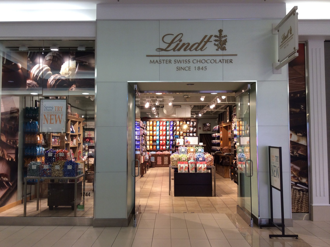 Lindt Chocolate Shop景点图片
