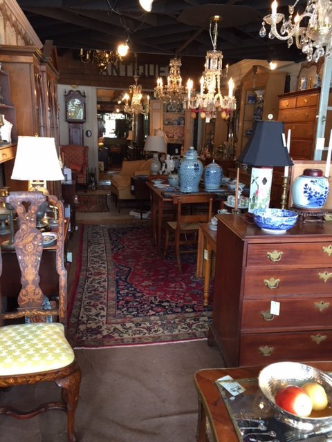 William Lesterhouse Antiques景点图片