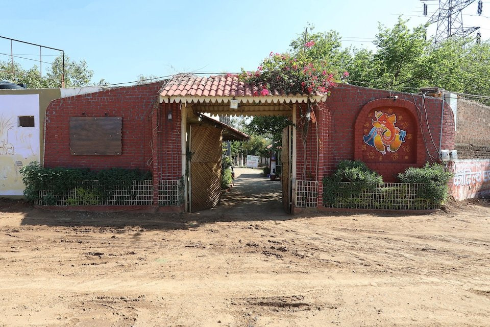 The Green Petal Resort主图