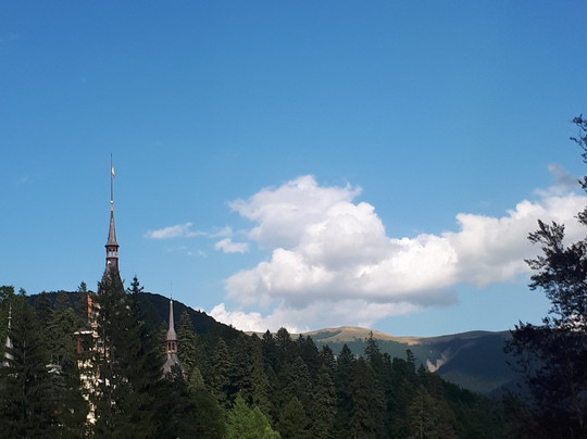 Uphill Residence主图