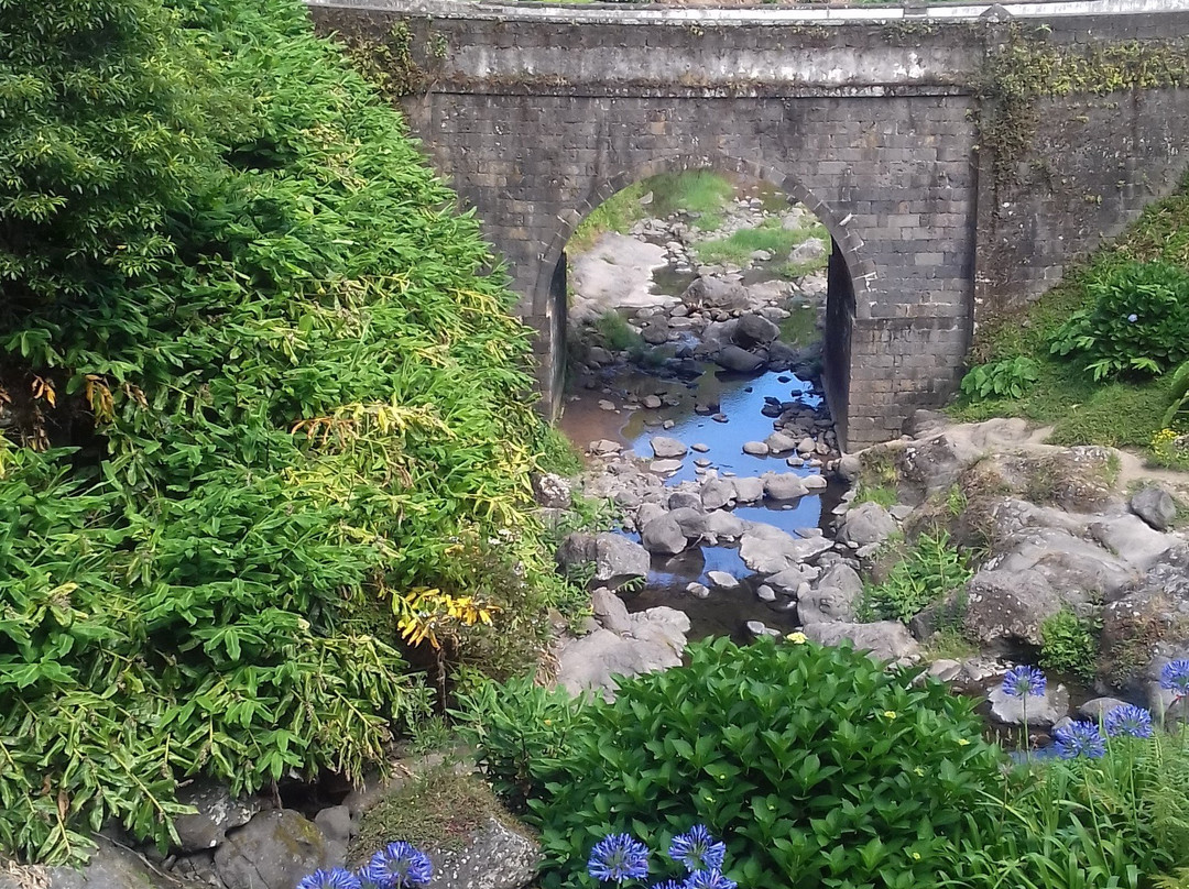 Miradouro da Ribeira dos Caldeiroes-Achada必去景点
