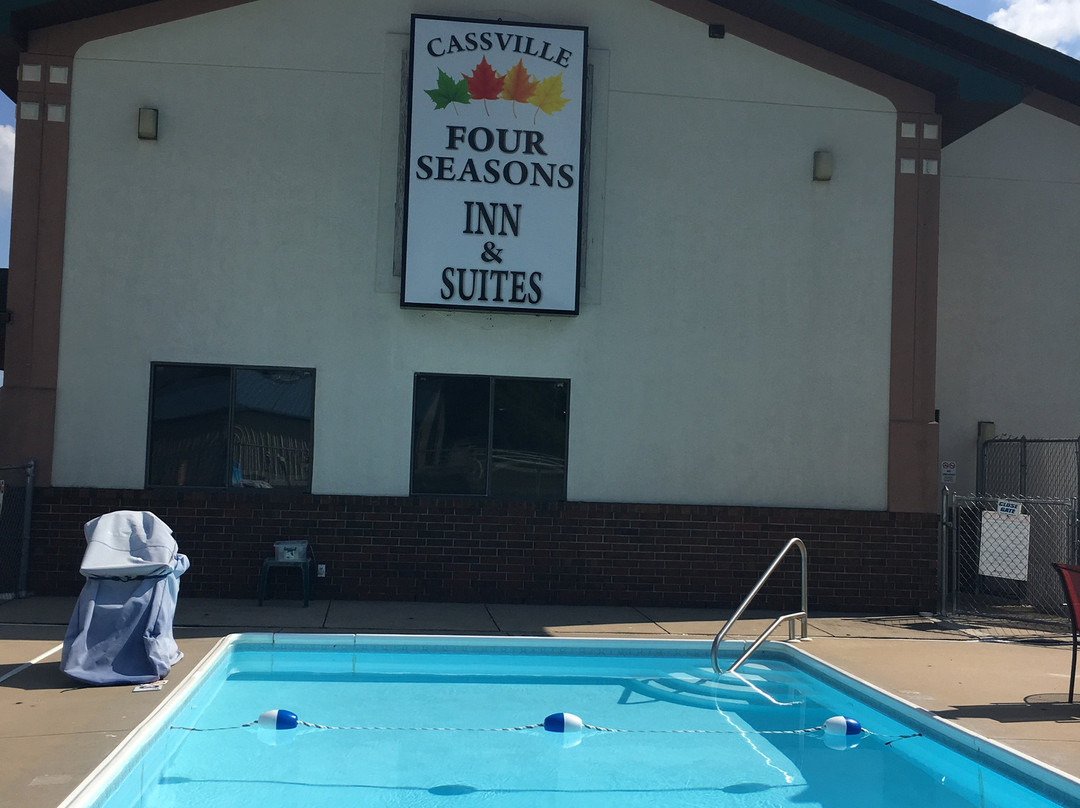 Cassville Four Seasons Inn and Suites主图