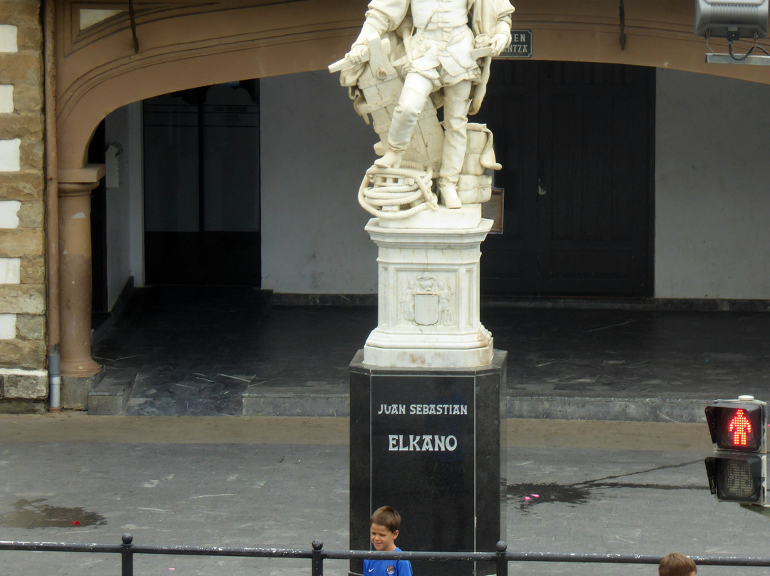 Estátua Juan Sebastián Elkano-格塔里亚镇必去景点