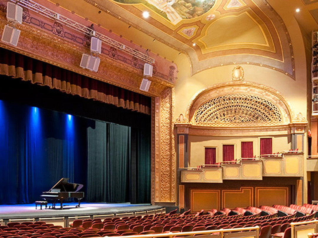 埃尔迈拉江景假日酒店主图