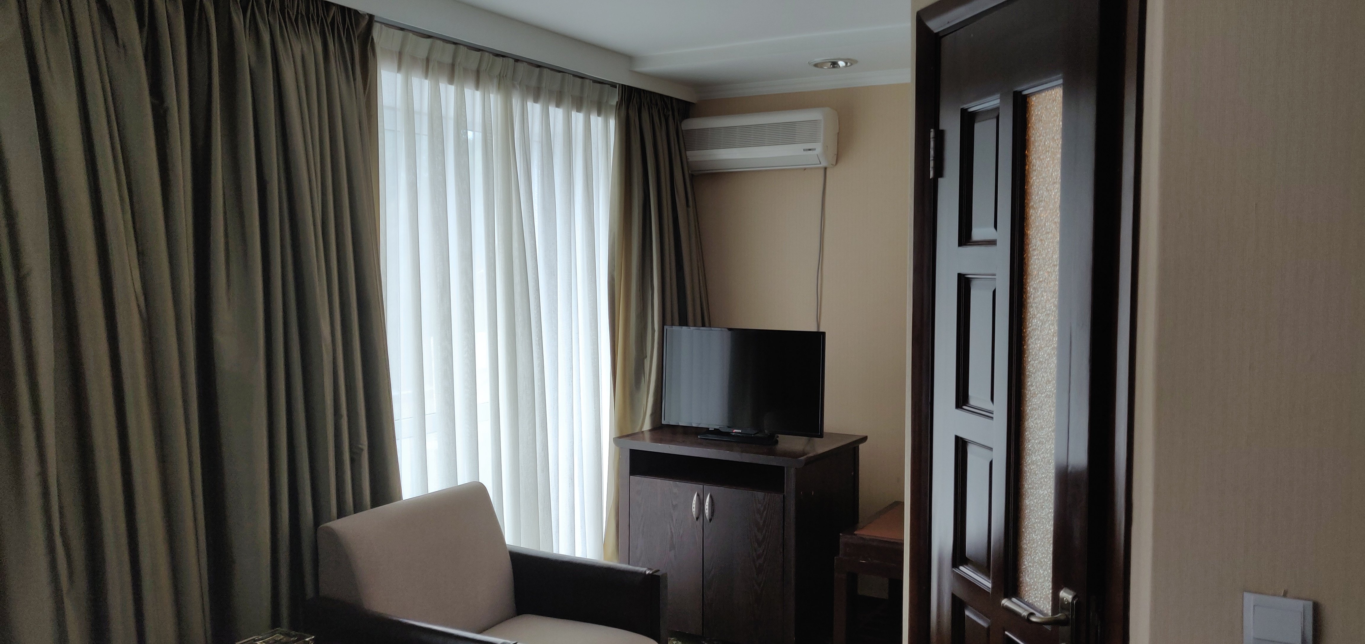 Shiny River Hotel-官方