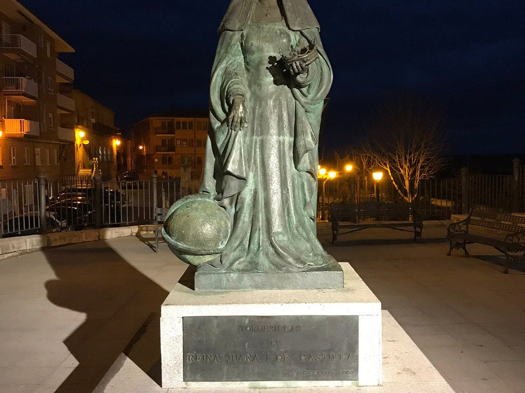 Monumento a Reina Juana I de Castilla-Tordesillas必去景点
