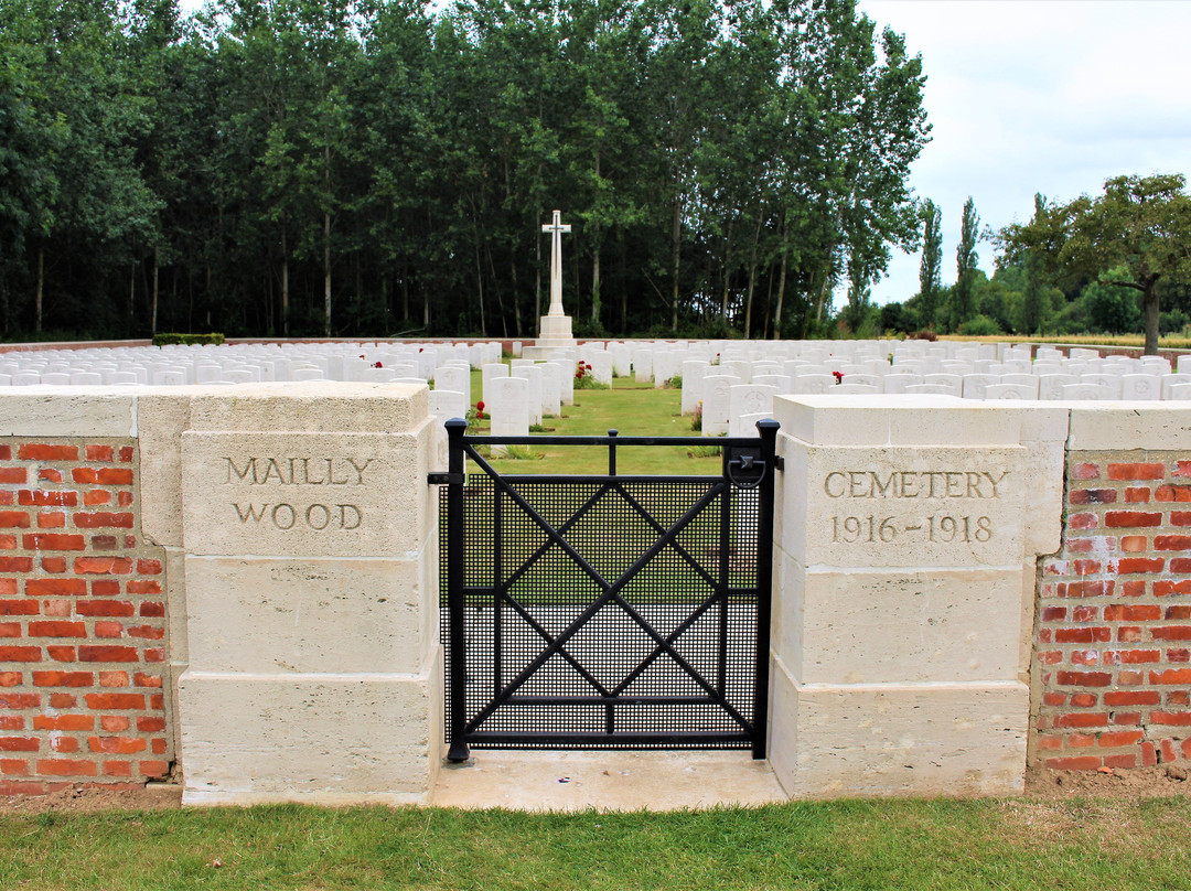 Mailly Wood Cemetery景点图片