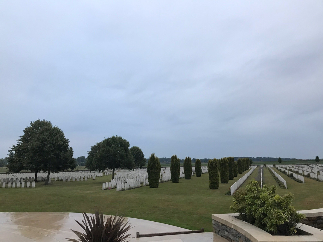 Bedford House Cemetery景点图片
