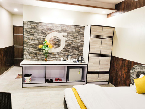 RB宫殿酒店主图