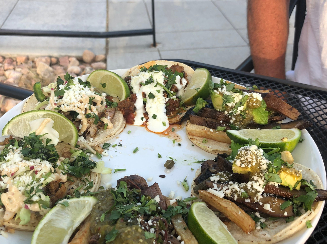 uno mas TAQUERIA Y CANTINA